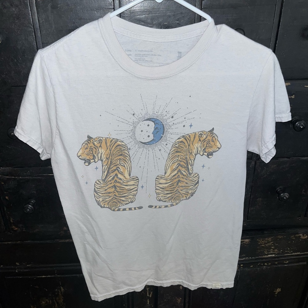 Womens RSQ graphic tshirt